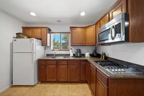 Kitchen - 41050 Yucca Ln, Bermuda Dunes, CA 92203 photo 8 of 10