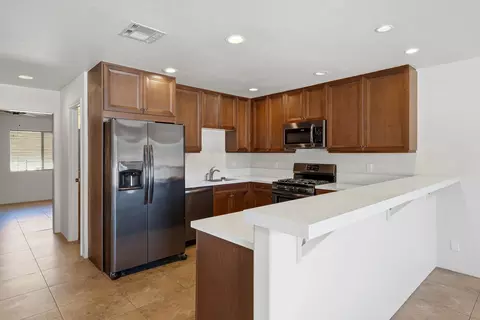 Kitchen - 41050 Yucca Ln, Bermuda Dunes, CA 92203 photo 9 of 10