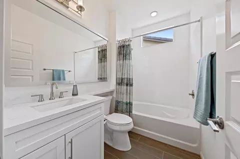 Bath - 51216 Longmeadow St, Indio, CA 92201 photo 3 of 3