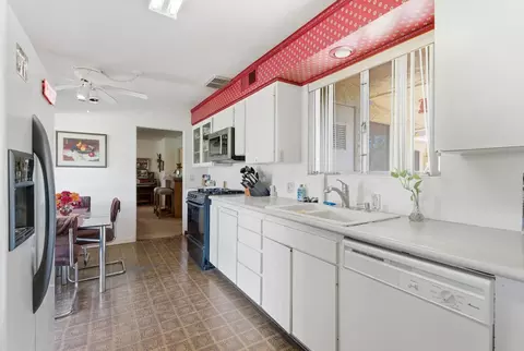 Kitchen - 41441 Yucca Ln, Bermuda Dunes, CA 92203 photo 2 of 2