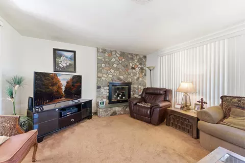 Living - 41441 Yucca Ln, Bermuda Dunes, CA 92203 photo 2 of 3