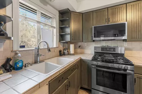 Kitchen - 43546 Bow Canyon Rd, Big Bear Lake, CA 92315 photo 2 of 2