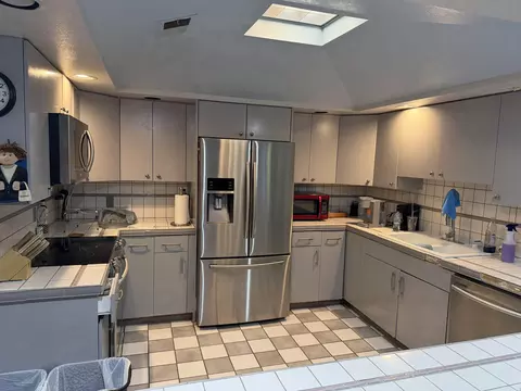 Kitchen - 49027 Hibiscus Dr, Morongo Valley, CA 92256 photo 2 of 5