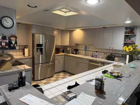 Kitchen - 49027 Hibiscus Dr, Morongo Valley, CA 92256 photo 4 of 5