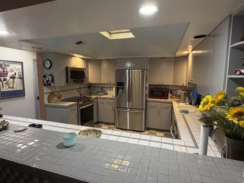 Kitchen - 49027 Hibiscus Dr, Morongo Valley, CA 92256 photo 5 of 5