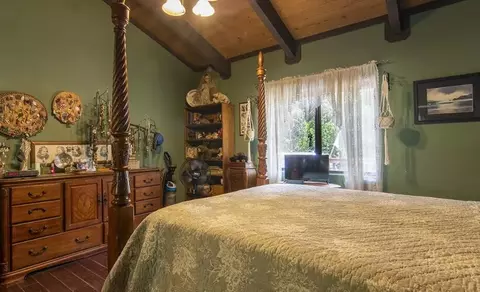 Bedroom - 52845 Pine Cove Rd, Idyllwild, CA 92549 photo 2 of 2