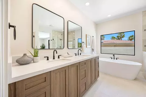 Bath - 79150 Buff Bay Ct, Bermuda Dunes, CA 92203 photo 4 of 7