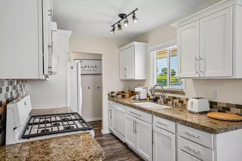 Kitchen - 82750 Boston Ct, Indio, CA 92201 photo 2 of 3
