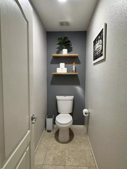 Bath - 82047 Highland Dr, Indio, CA 92203 photo 2 of 3