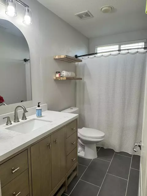 Bath - 82047 Highland Dr, Indio, CA 92203 photo 3 of 3