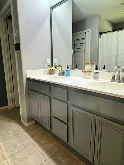 Bath - 82047 Highland Dr, Indio, CA 92203 photo 1 of 3