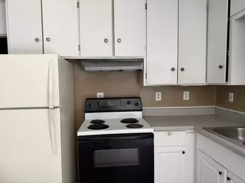 Kitchen - 10934 Knobb Ave, Morongo Valley, CA 92256 photo 2 of 2