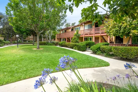 1000 W Macarthur Blvd, Santa Ana, CA 92707