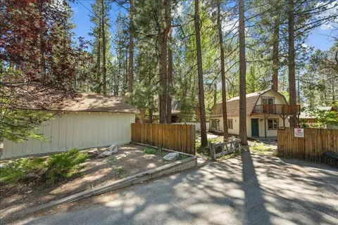 880 Jaybird Ln, Big Bear Lake, CA 92315