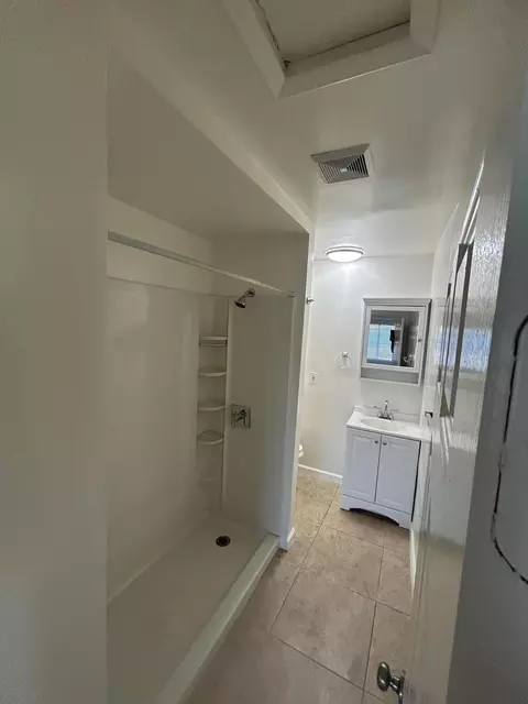 Bath - 45667 Oasis St, Indio, CA 92201 photo 1 of 1