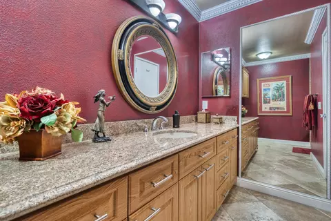 Bath - 54564 Oak Tree, La Quinta, CA 92253 photo 3 of 4