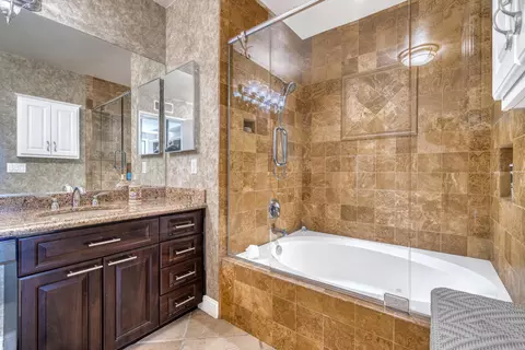 Bath - 54564 Oak Tree, La Quinta, CA 92253 photo 2 of 4