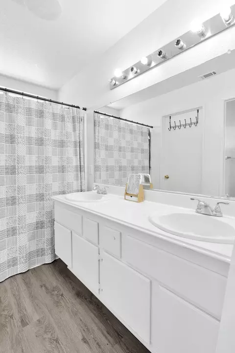 Bath - 15159 Park Way, Adelanto, CA 92301 photo 6 of 7