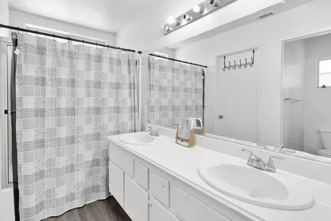 Bath - 15159 Park Way, Adelanto, CA 92301 photo 5 of 7