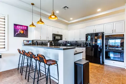 Kitchen - 43876 Salpare Way, Indio, CA 92203 photo 2 of 3