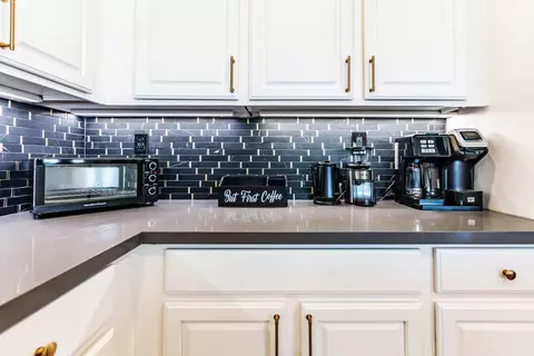 Kitchen - 43876 Salpare Way, Indio, CA 92203 photo 3 of 3