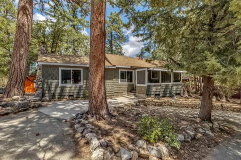 25325 Marion Ridge Dr, Idyllwild, CA 92549