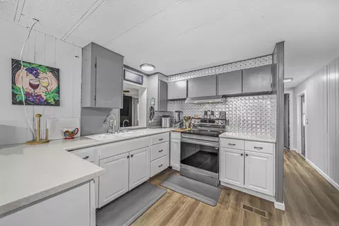3411 Thermal Pl, Thermal, CA 92274