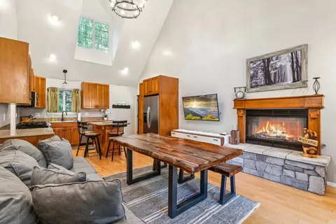 27831 Rainbow Dr, Lake Arrowhead, CA 92352
