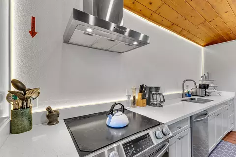Kitchen - 25595 Glen Rd, Idyllwild, CA 92549 photo 3 of 3