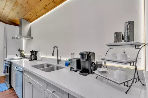 Kitchen - 25595 Glen Rd, Idyllwild, CA 92549 photo 1 of 3