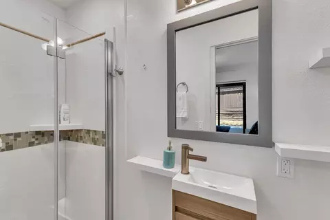 Bath - 25595 Glen Rd, Idyllwild, CA 92549 photo 1 of 3