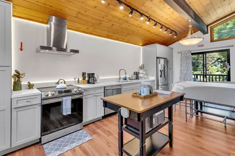 Kitchen - 25595 Glen Rd, Idyllwild, CA 92549 photo 2 of 3