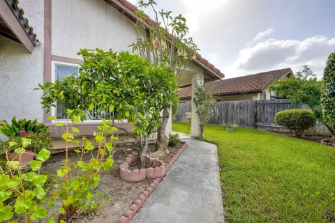 Exterior - 218 Saguaro Pl, Oceanside, CA 92057 photo 2 of 7