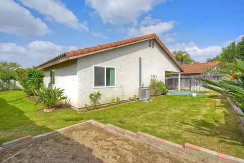 Exterior - 218 Saguaro Pl, Oceanside, CA 92057 photo 7 of 7