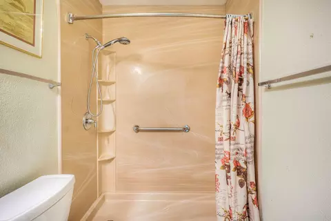 Bath - 218 Saguaro Pl, Oceanside, CA 92057 photo 3 of 3