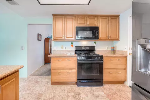 Kitchen - 218 Saguaro Pl, Oceanside, CA 92057 photo 4 of 5