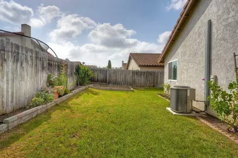 Exterior - 218 Saguaro Pl, Oceanside, CA 92057 photo 6 of 7