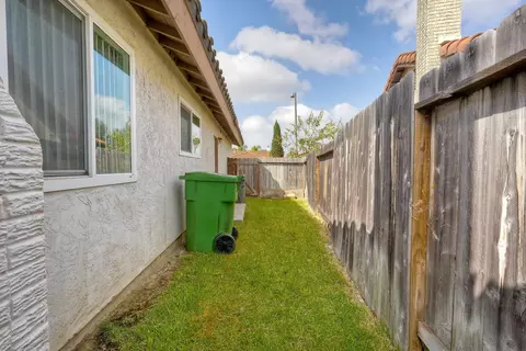 Exterior - 218 Saguaro Pl, Oceanside, CA 92057 photo 5 of 7