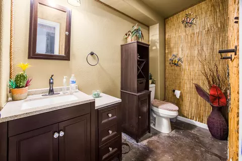 Bath - 1850 Silver Spur Dr, Imperial, CA 92251 photo 1 of 5