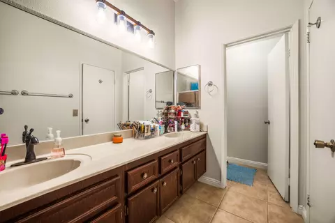 Bath - 1850 Silver Spur Dr, Imperial, CA 92251 photo 2 of 5