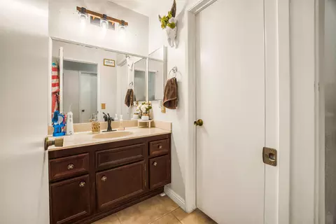 Bath - 1850 Silver Spur Dr, Imperial, CA 92251 photo 5 of 5
