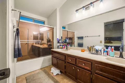 Bath - 1850 Silver Spur Dr, Imperial, CA 92251 photo 3 of 5