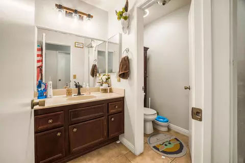 Bath - 1850 Silver Spur Dr, Imperial, CA 92251 photo 4 of 5