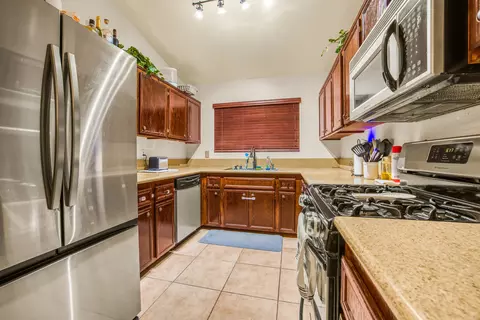 Kitchen - 1850 Silver Spur Dr, Imperial, CA 92251 photo 2 of 3