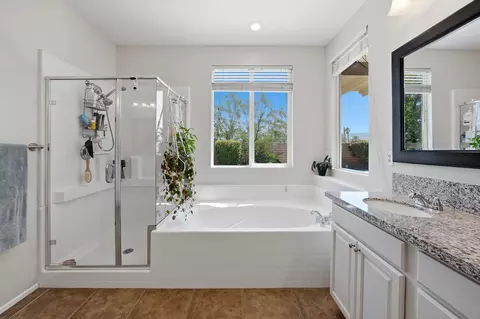 Bath - 80059 Peak Forest Dr, Indio, CA 92203 photo 4 of 4