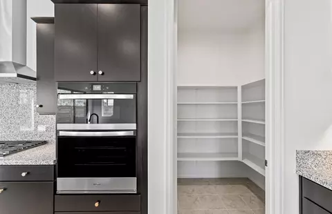 Kitchen - 39-660 Everglades Dr, Indio, CA 92203 photo 7 of 8