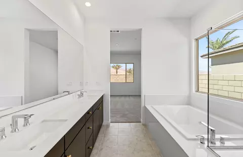Bath - 39-660 Everglades Dr, Indio, CA 92203 photo 5 of 6