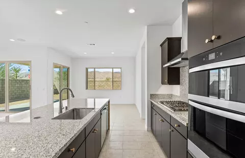 Kitchen - 39-660 Everglades Dr, Indio, CA 92203 photo 6 of 8