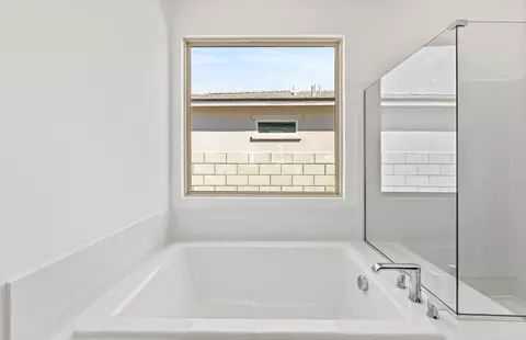 Bath - 39-660 Everglades Dr, Indio, CA 92203 photo 3 of 6