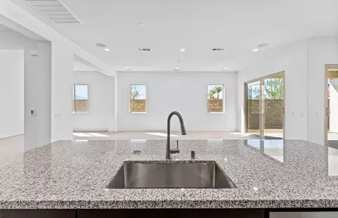 Kitchen - 39-660 Everglades Dr, Indio, CA 92203 photo 5 of 8